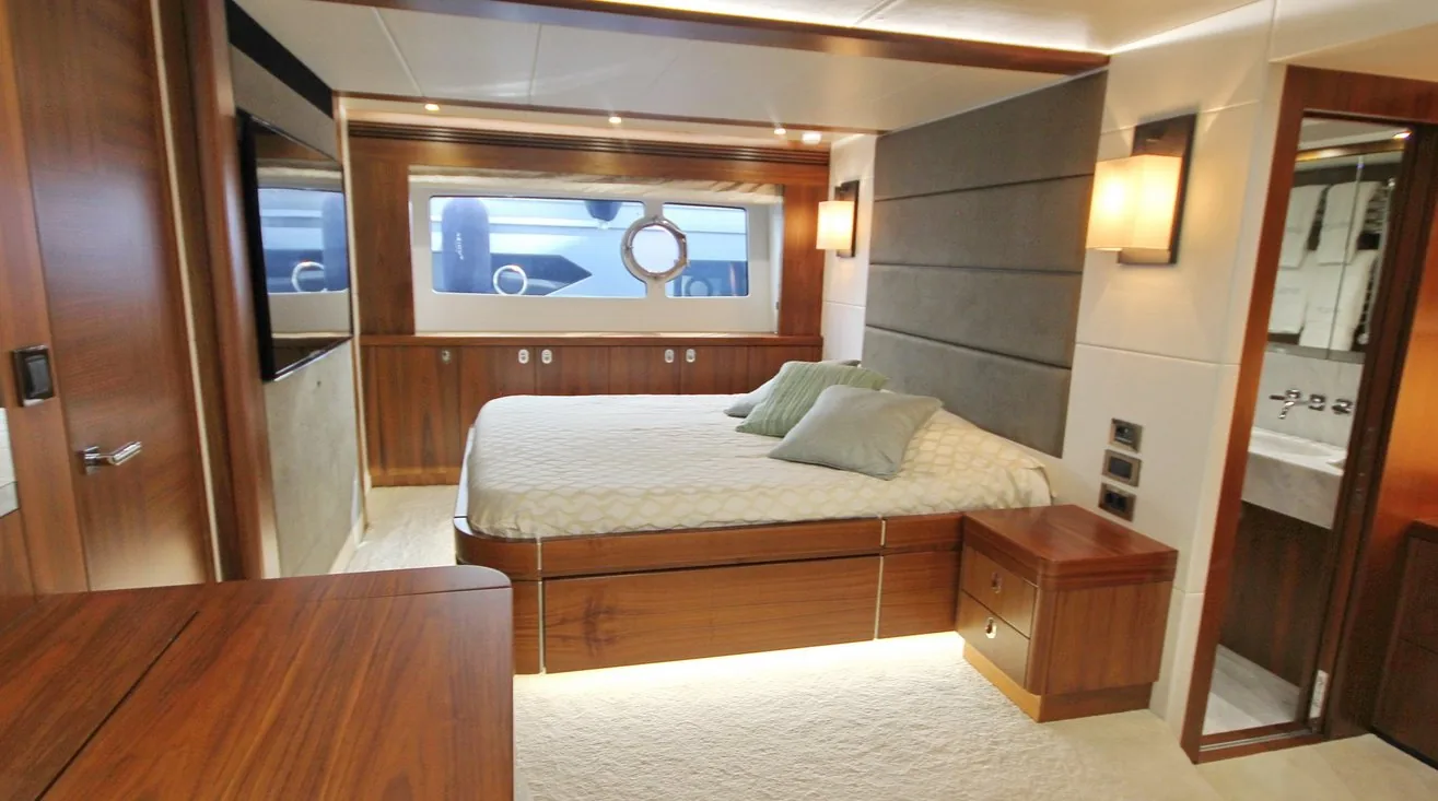SUNSEEKER 75 - photo 11 yacht charter Cannes