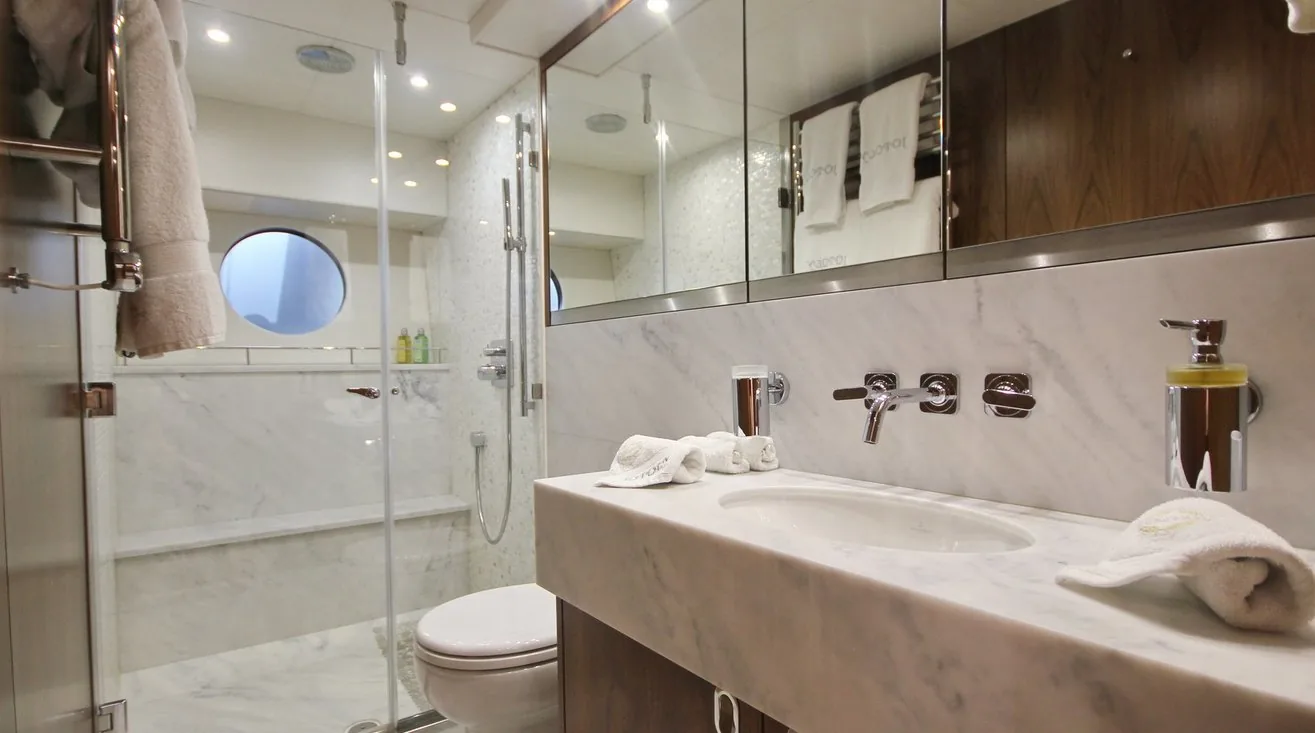 SUNSEEKER 75 - photo 12 yacht charter Cannes