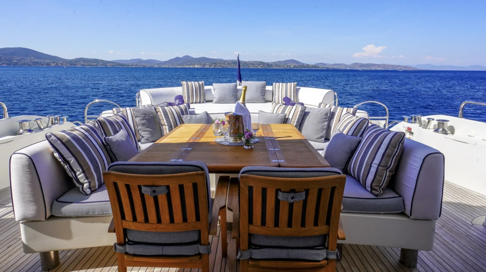 Sunseeker 86 Yacht, photo 6 location yacht Cannes