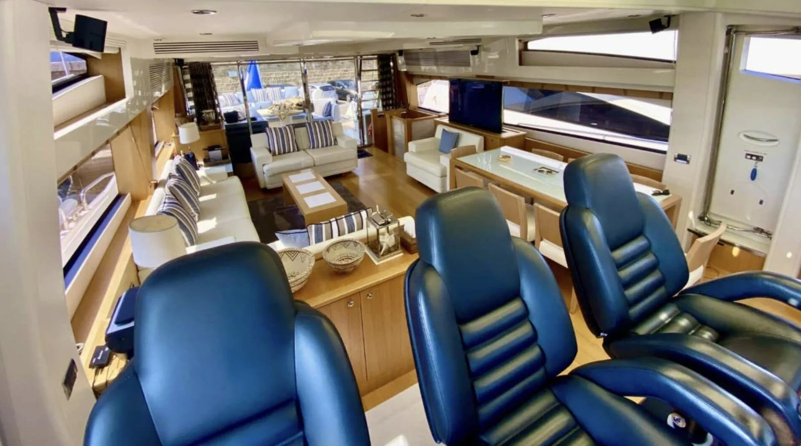 Sunseeker 86 Yacht, photo 10 location yacht Cannes