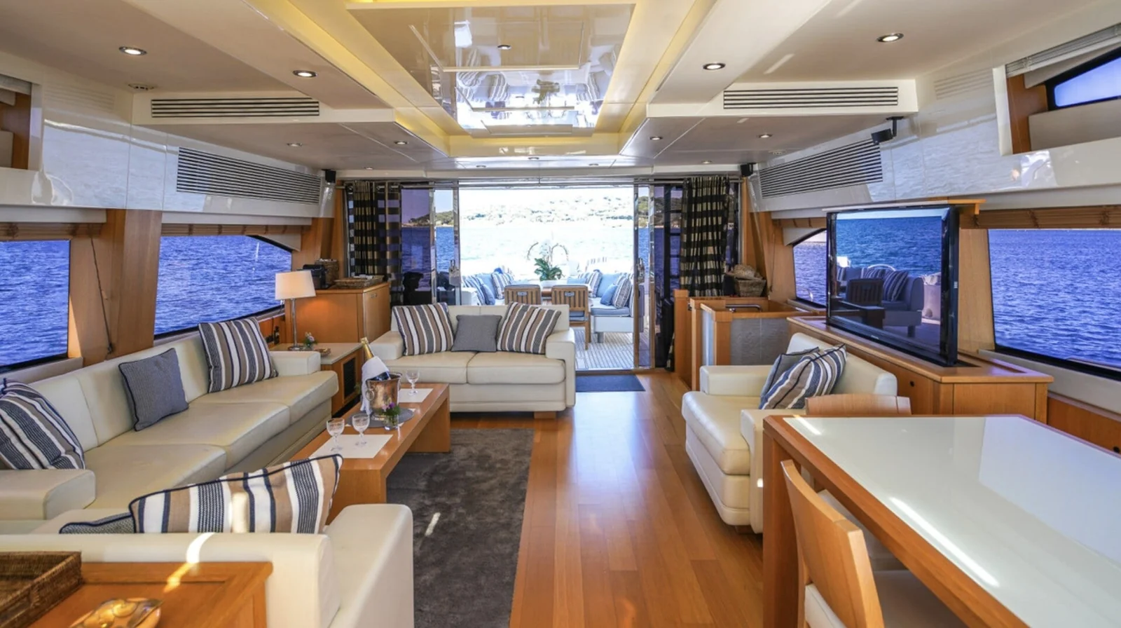 Sunseeker 86 Yacht, photo 11 location yacht Cannes
