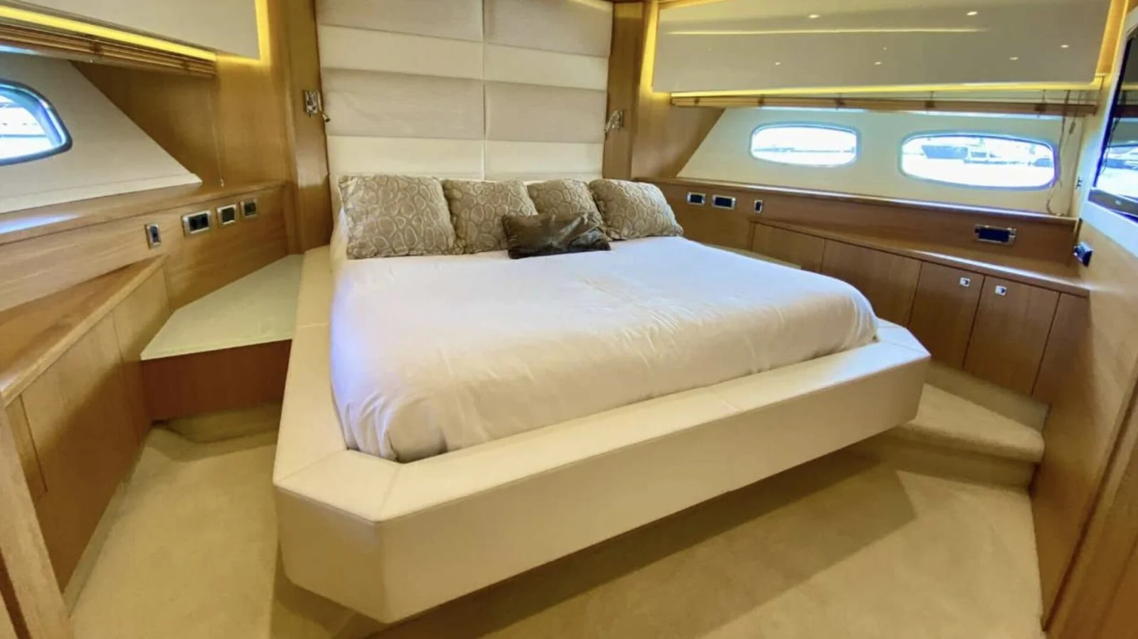 Sunseeker 86 Yacht, photo 13 location yacht Cannes