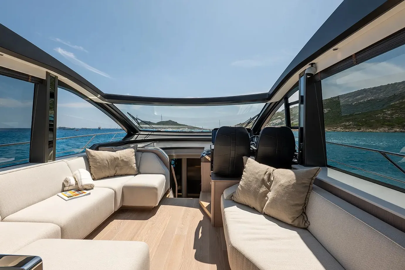 SUNSEEKER PREDATOR 65 - photo 6 yacht charter Cannes