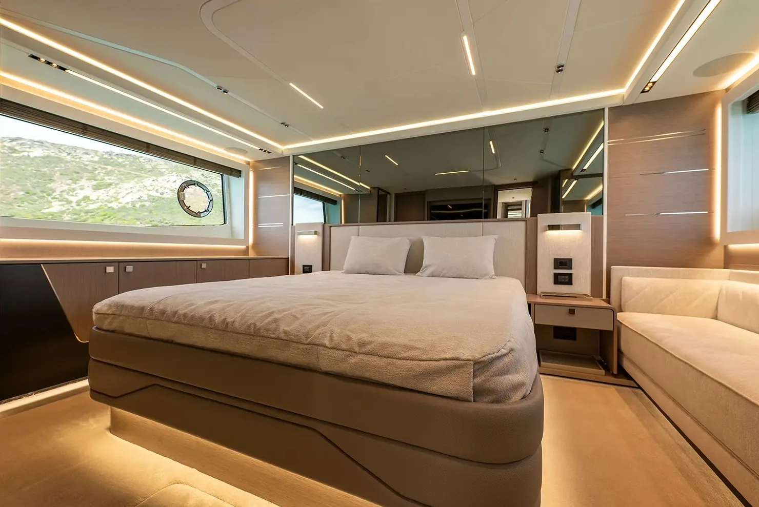 SUNSEEKER PREDATOR 65 - photo 8 yacht charter Cannes