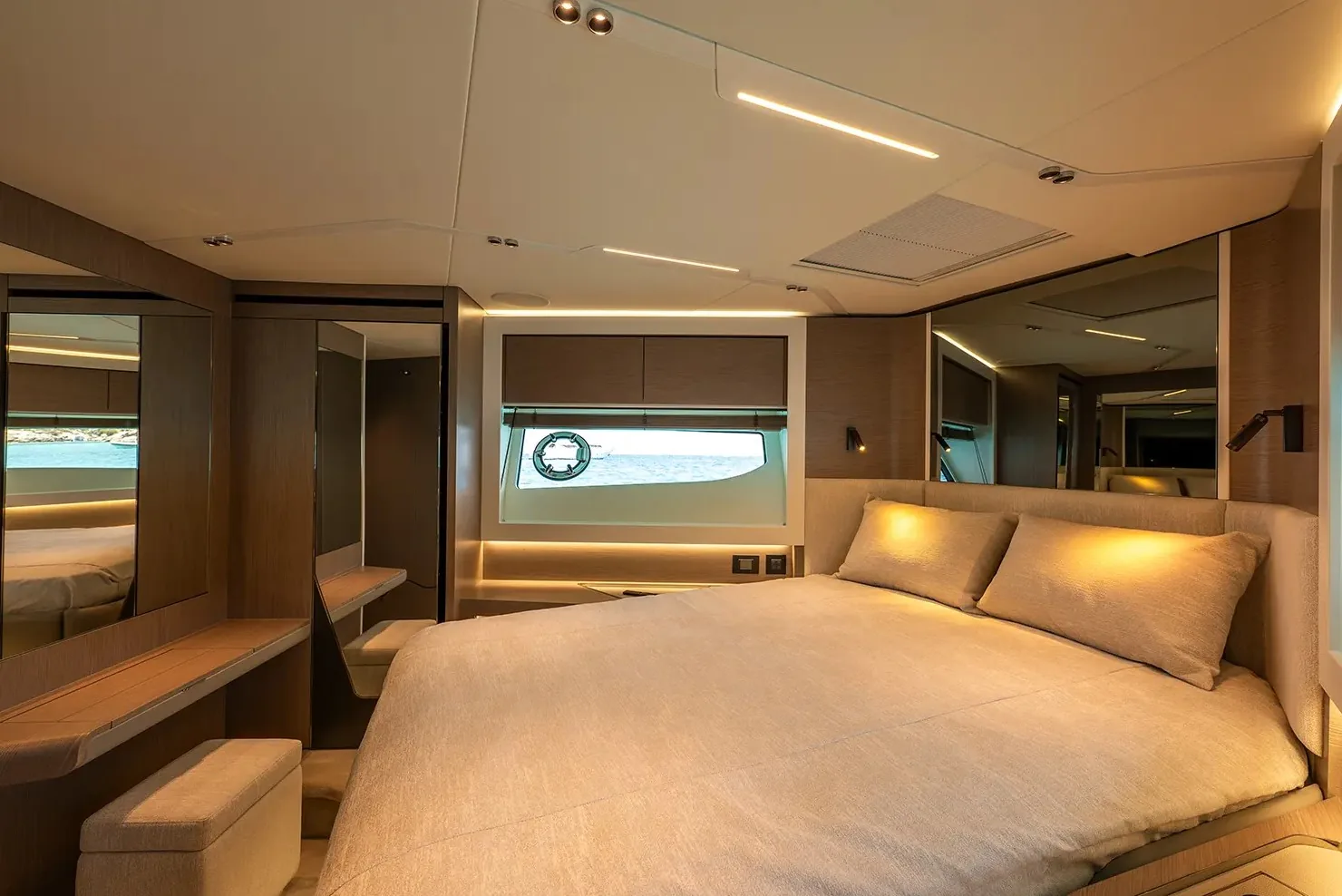 SUNSEEKER PREDATOR 65 - photo 9 yacht charter Cannes