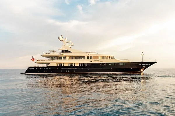 TREEHOUSE - yacht charter Cannes