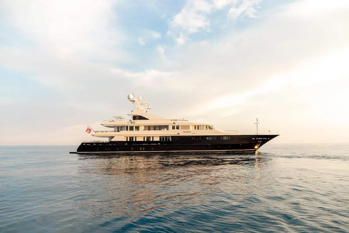 TREEHOUSE - photo 2 yacht charter Cannes