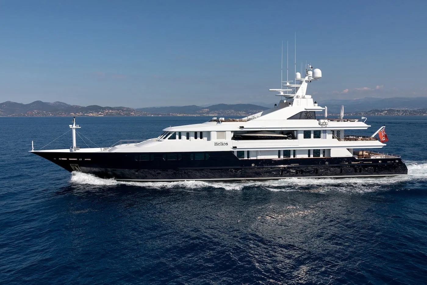 TREEHOUSE - photo 3 yacht charter Cannes