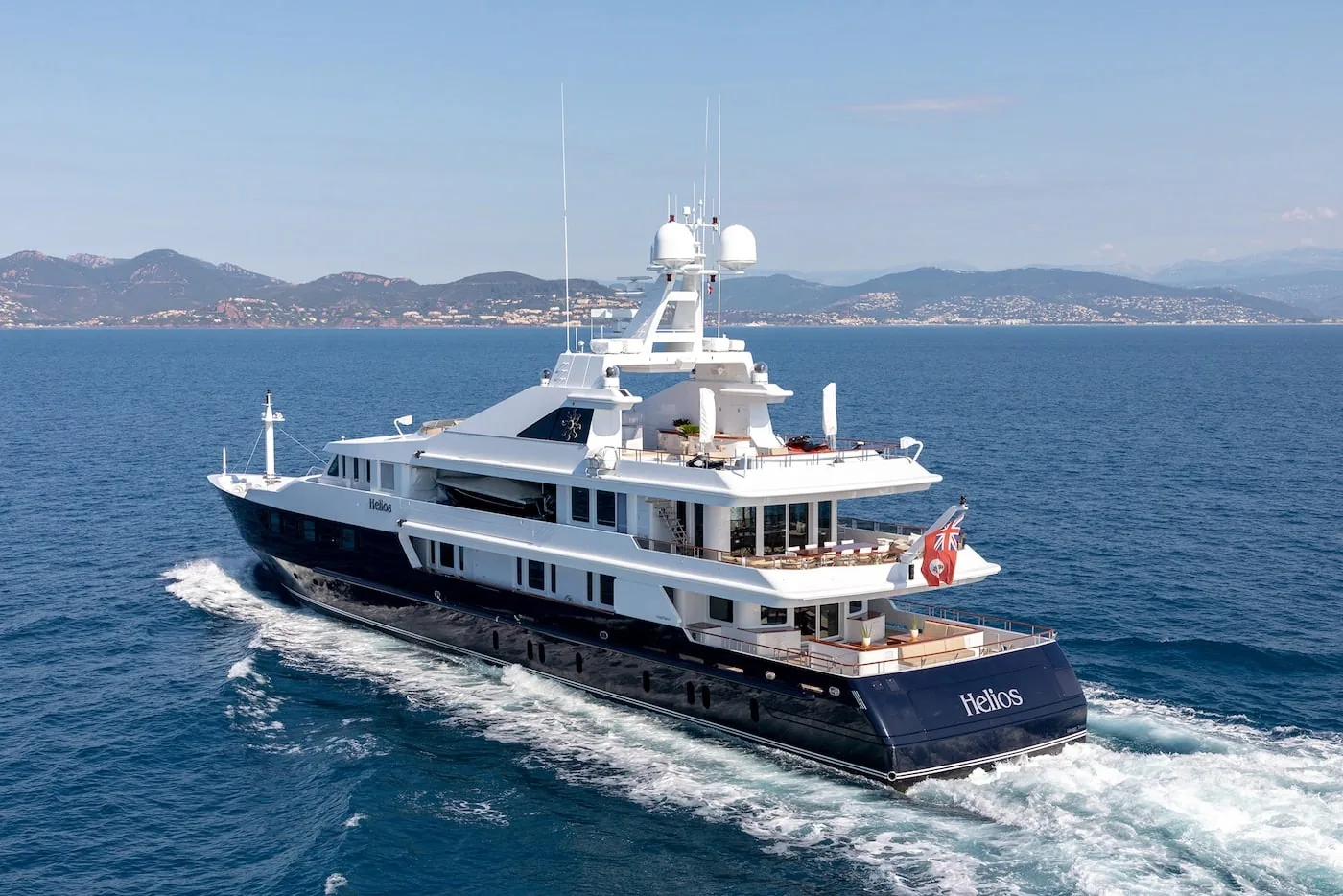 TREEHOUSE - photo 4 yacht charter Cannes