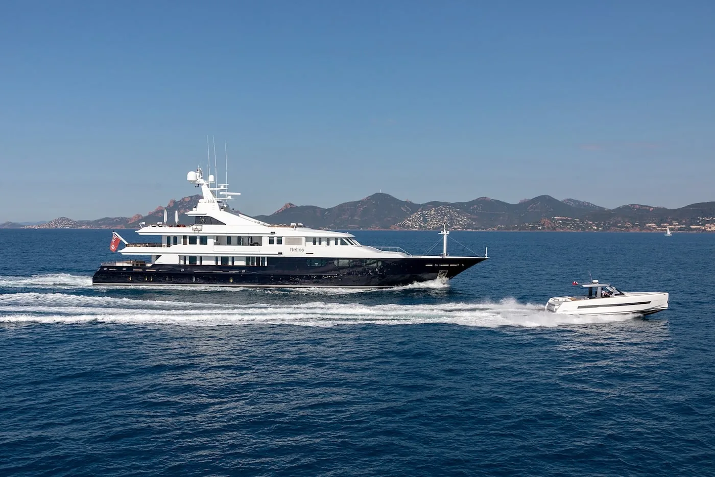 TREEHOUSE - photo 6 yacht charter Cannes