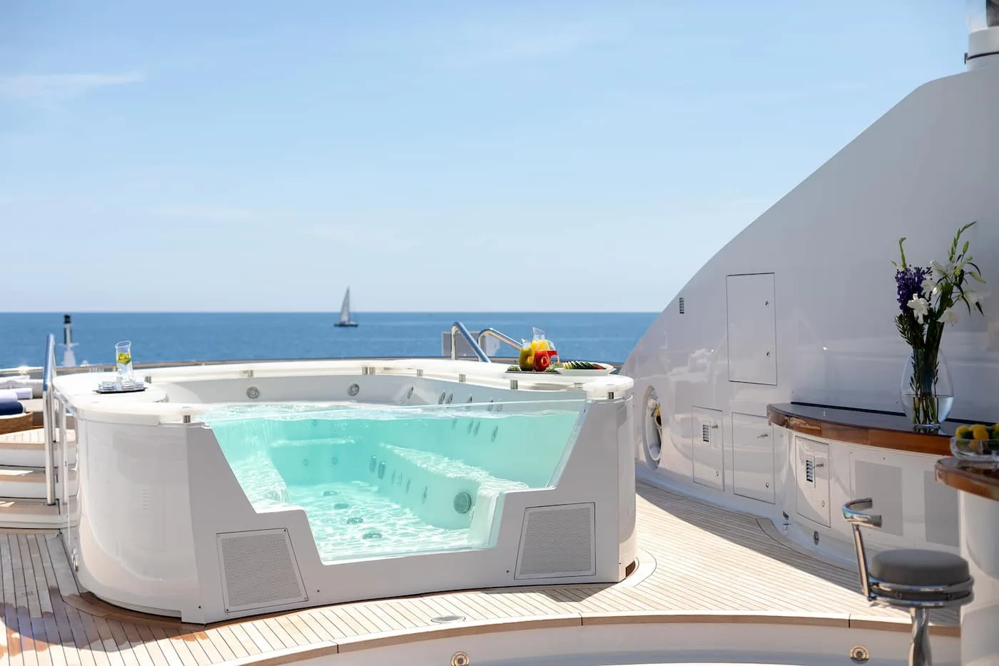 TREEHOUSE - photo 11 yacht charter Cannes
