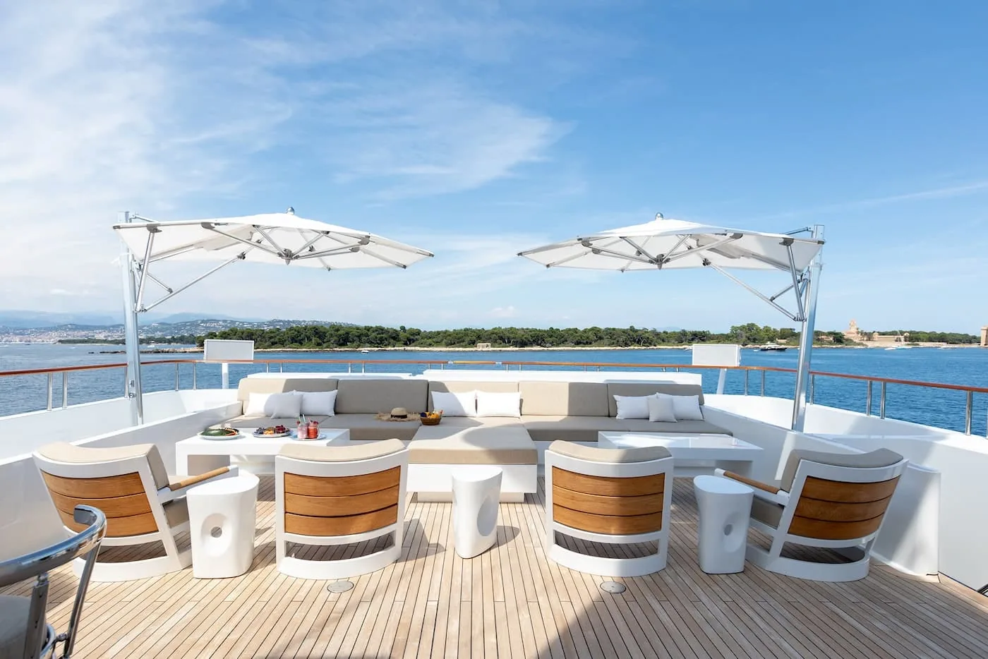 TREEHOUSE - photo 15 yacht charter Cannes