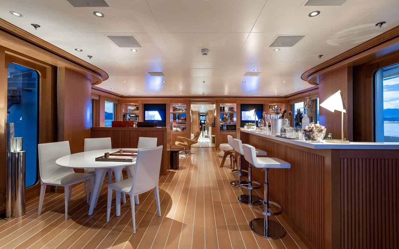 TREEHOUSE - photo 16 yacht charter Cannes