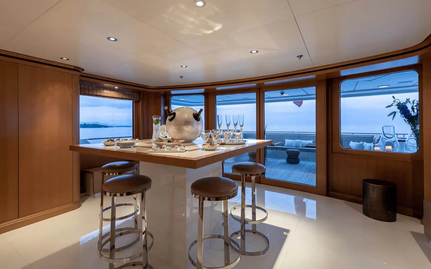 TREEHOUSE - photo 25 yacht charter Cannes