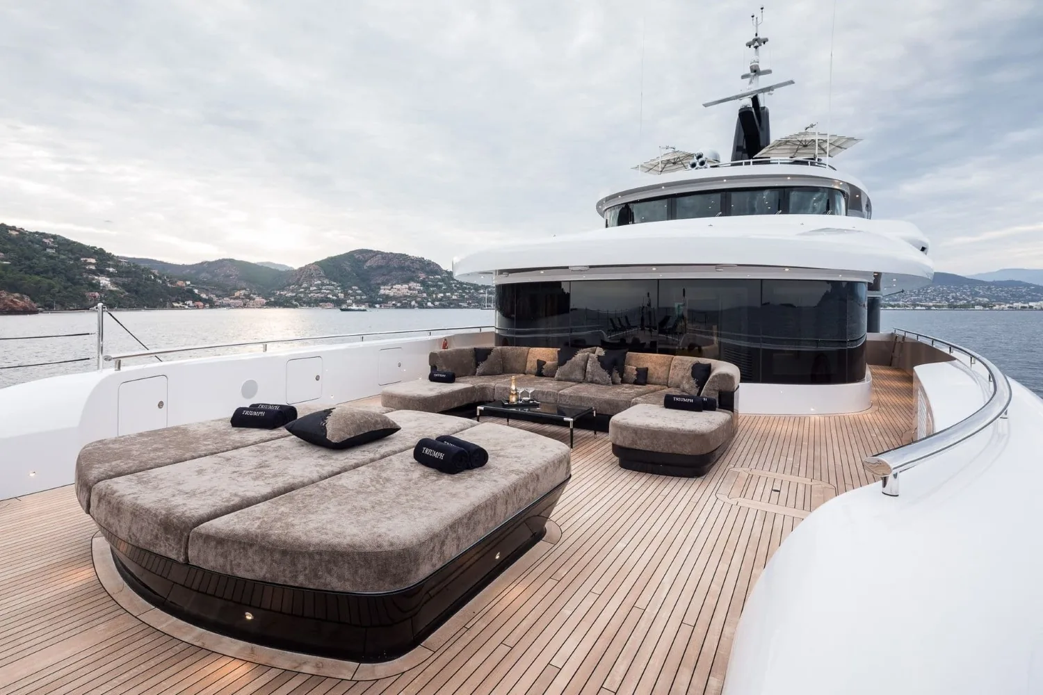TRIUMPH - photo 12 yacht charter Cannes