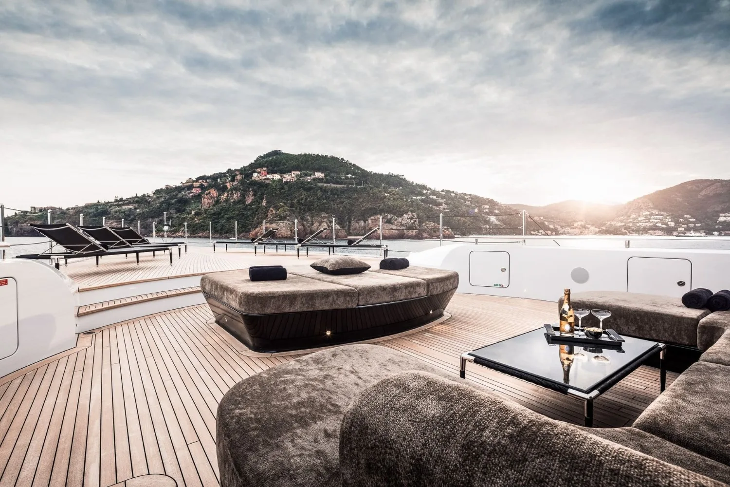 TRIUMPH - photo 13 yacht charter Cannes