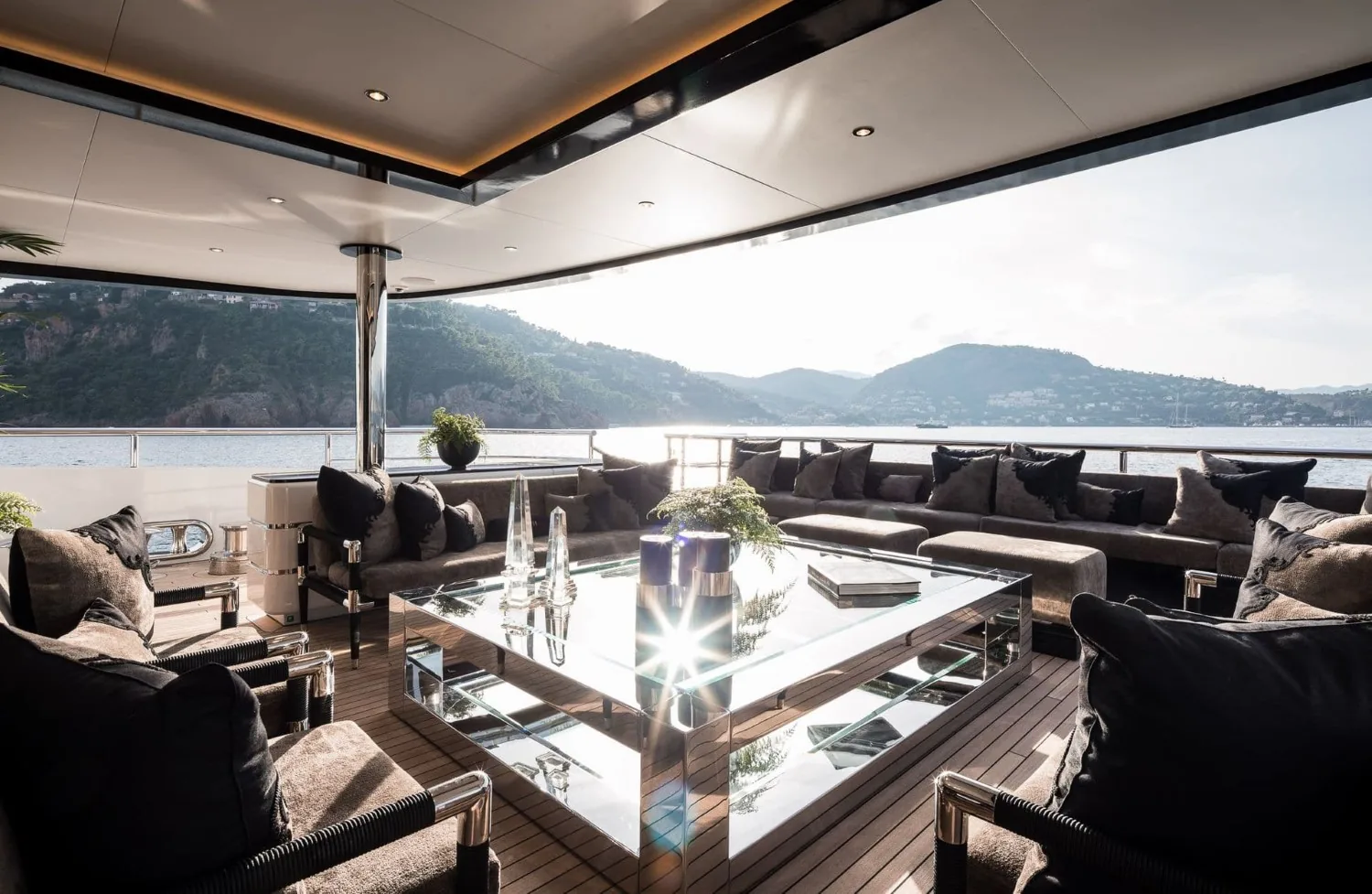 TRIUMPH - photo 14 yacht charter Cannes