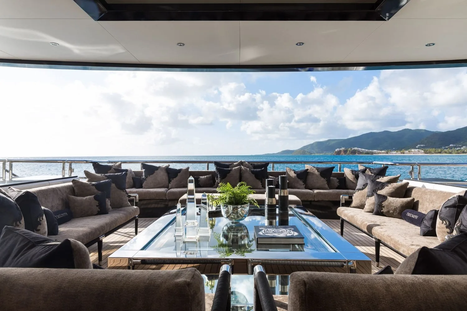 TRIUMPH - photo 15 yacht charter Cannes
