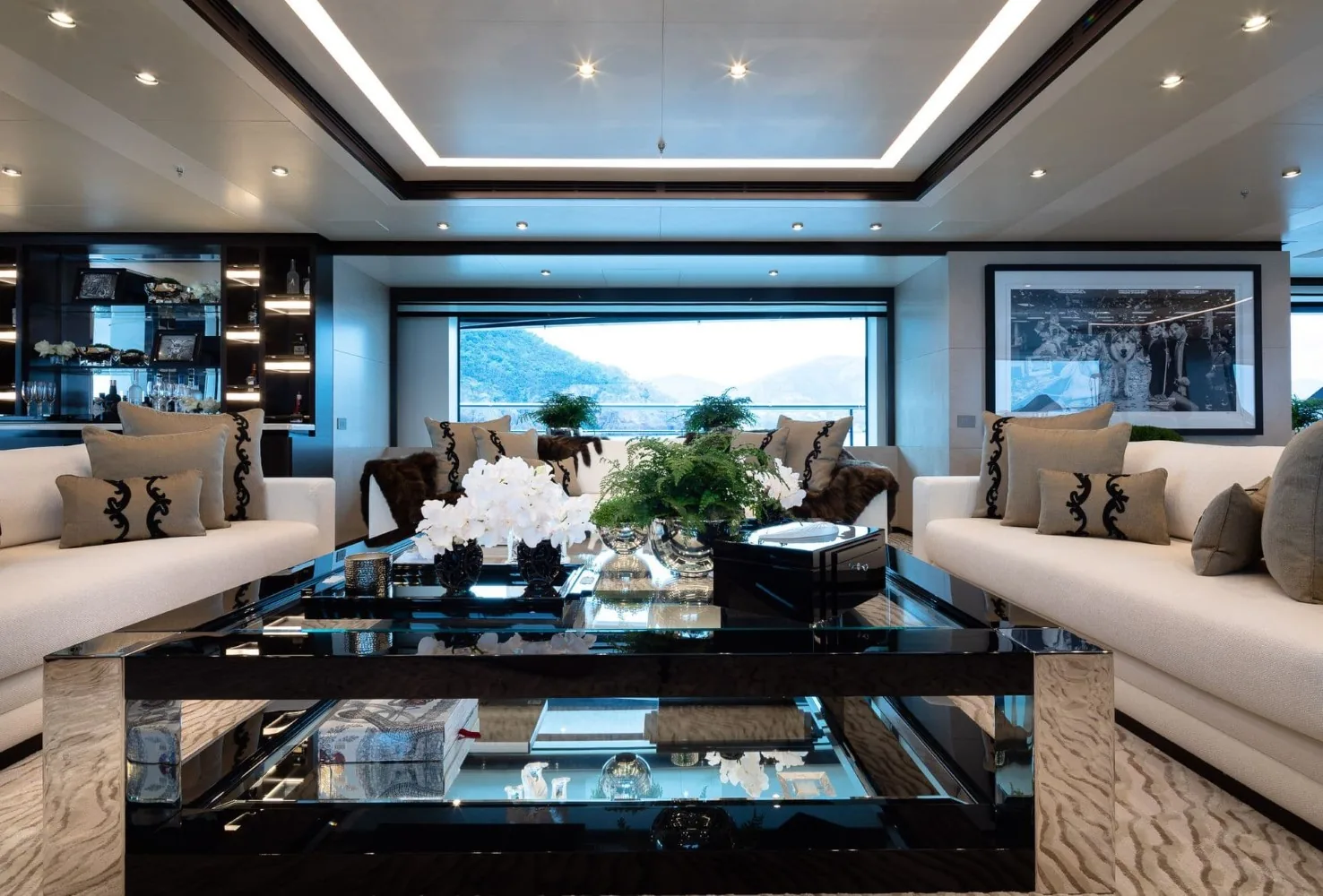 TRIUMPH - photo 19 yacht charter Cannes
