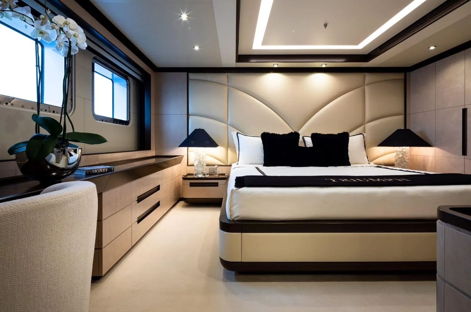 TRIUMPH - photo 27 yacht charter Cannes