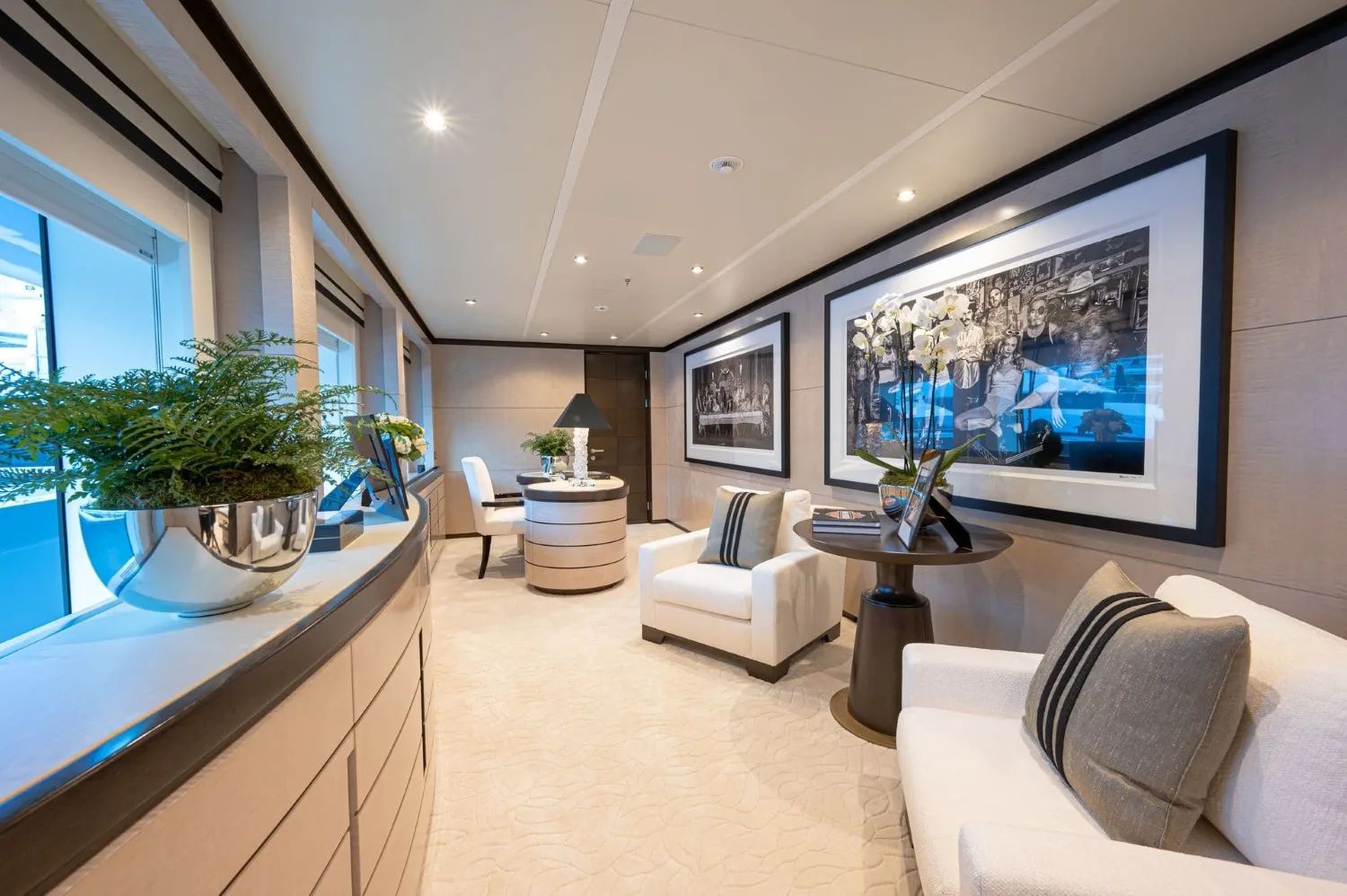 TRIUMPH - photo 29 yacht charter Cannes