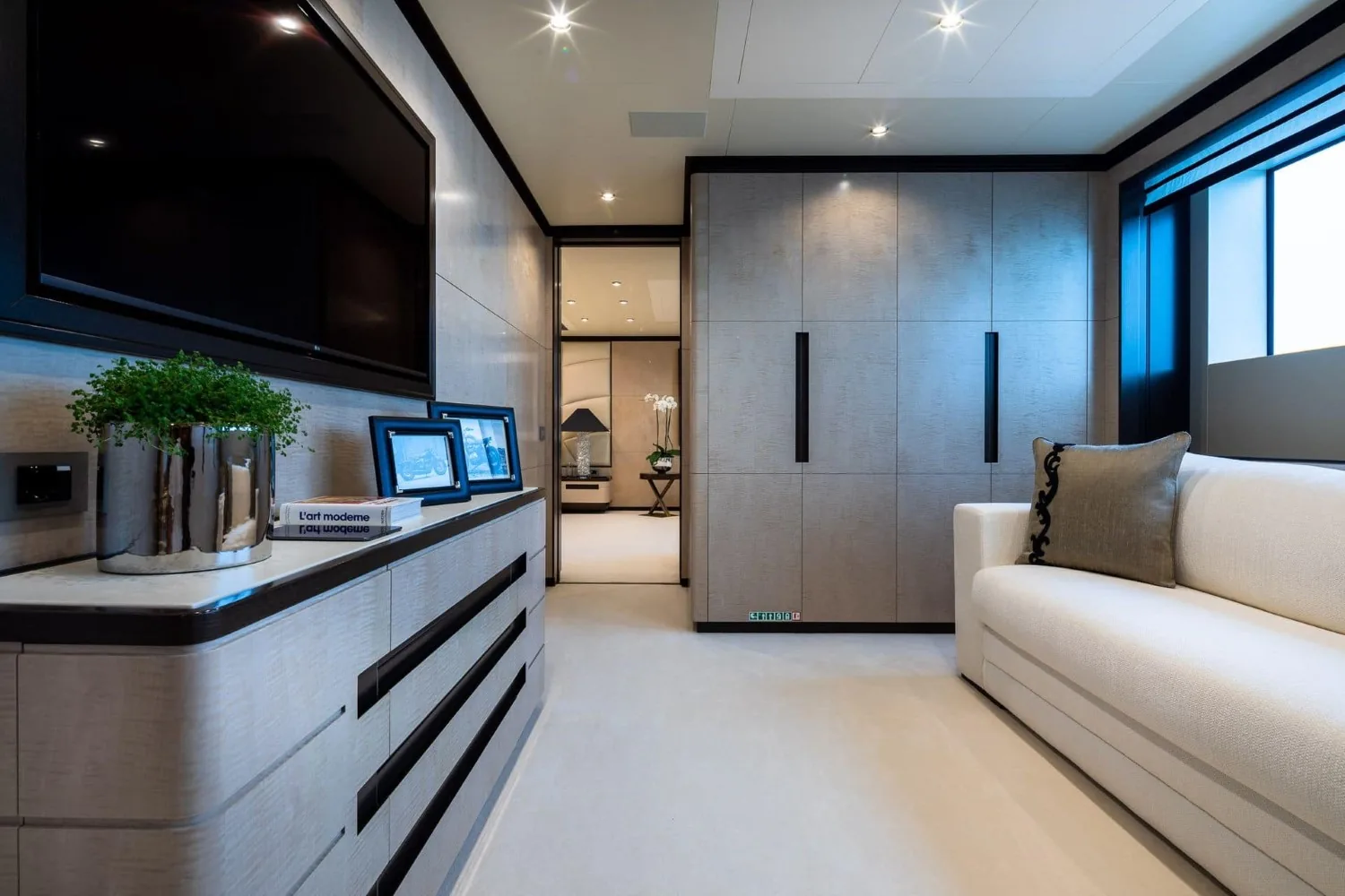 TRIUMPH - photo 31 yacht charter Cannes