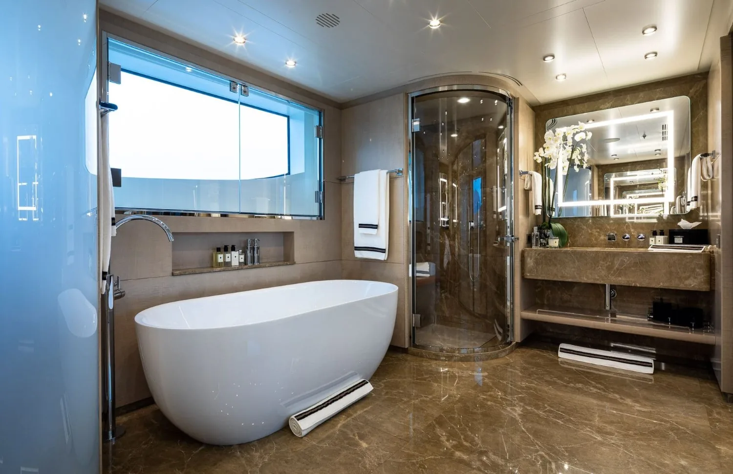 TRIUMPH - photo 32 yacht charter Cannes