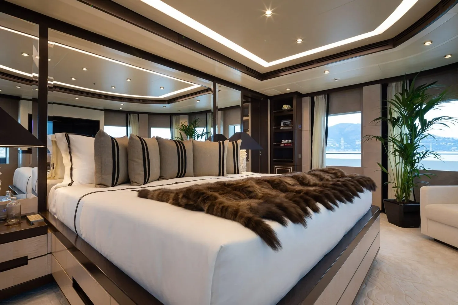 TRIUMPH - photo 40 yacht charter Cannes