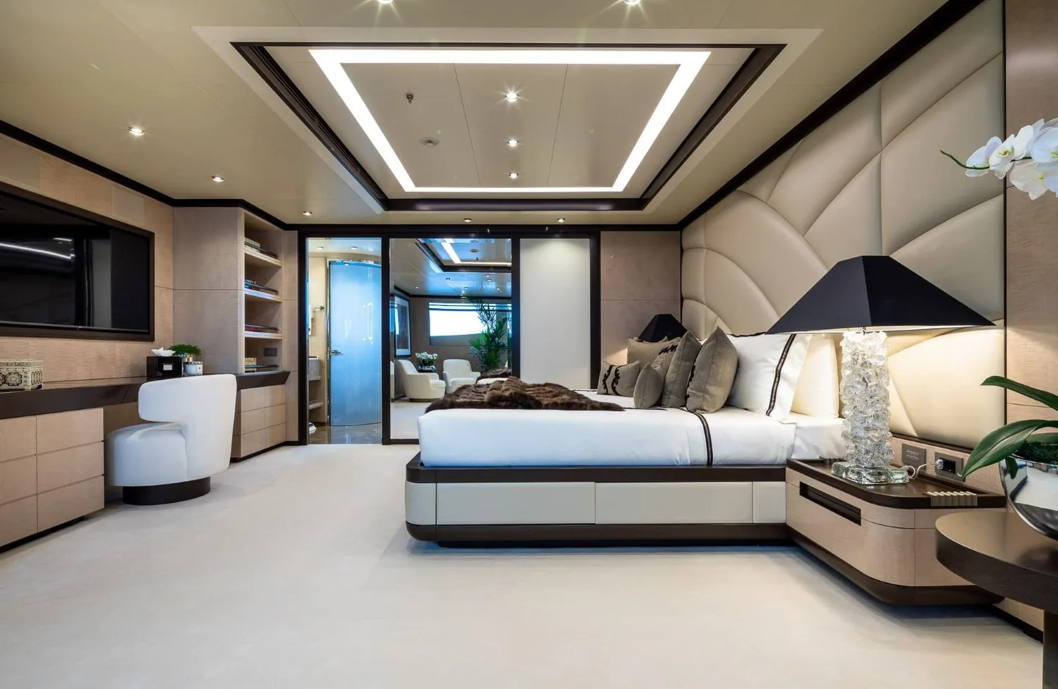 TRIUMPH - photo 43 yacht charter Cannes