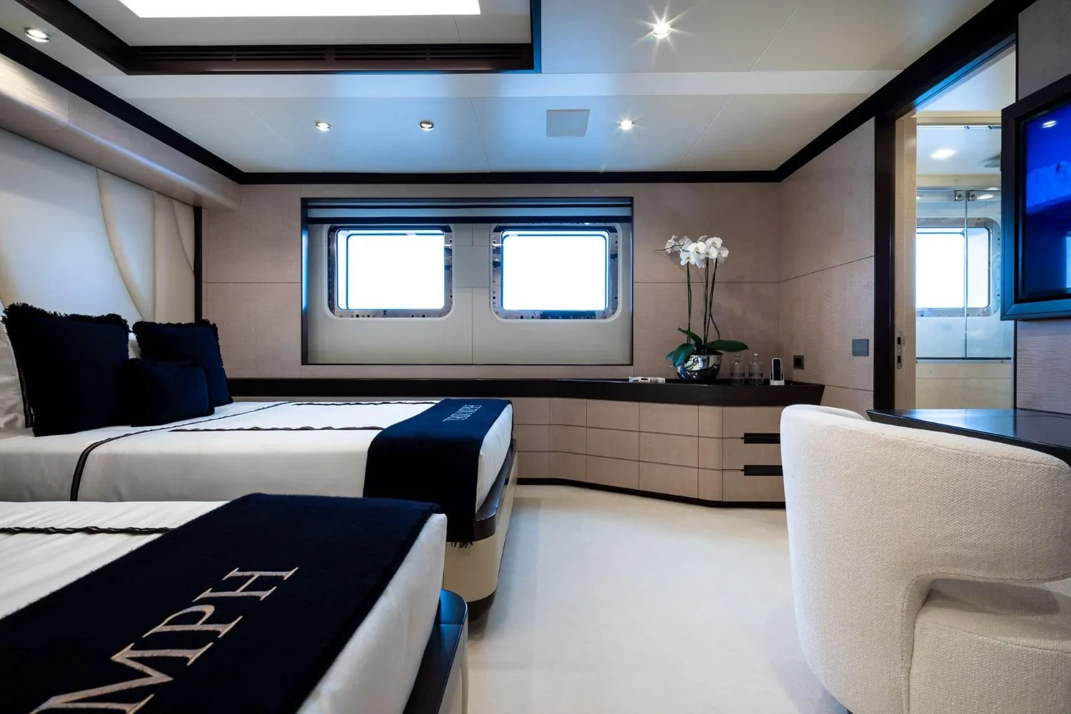 TRIUMPH - photo 44 yacht charter Cannes