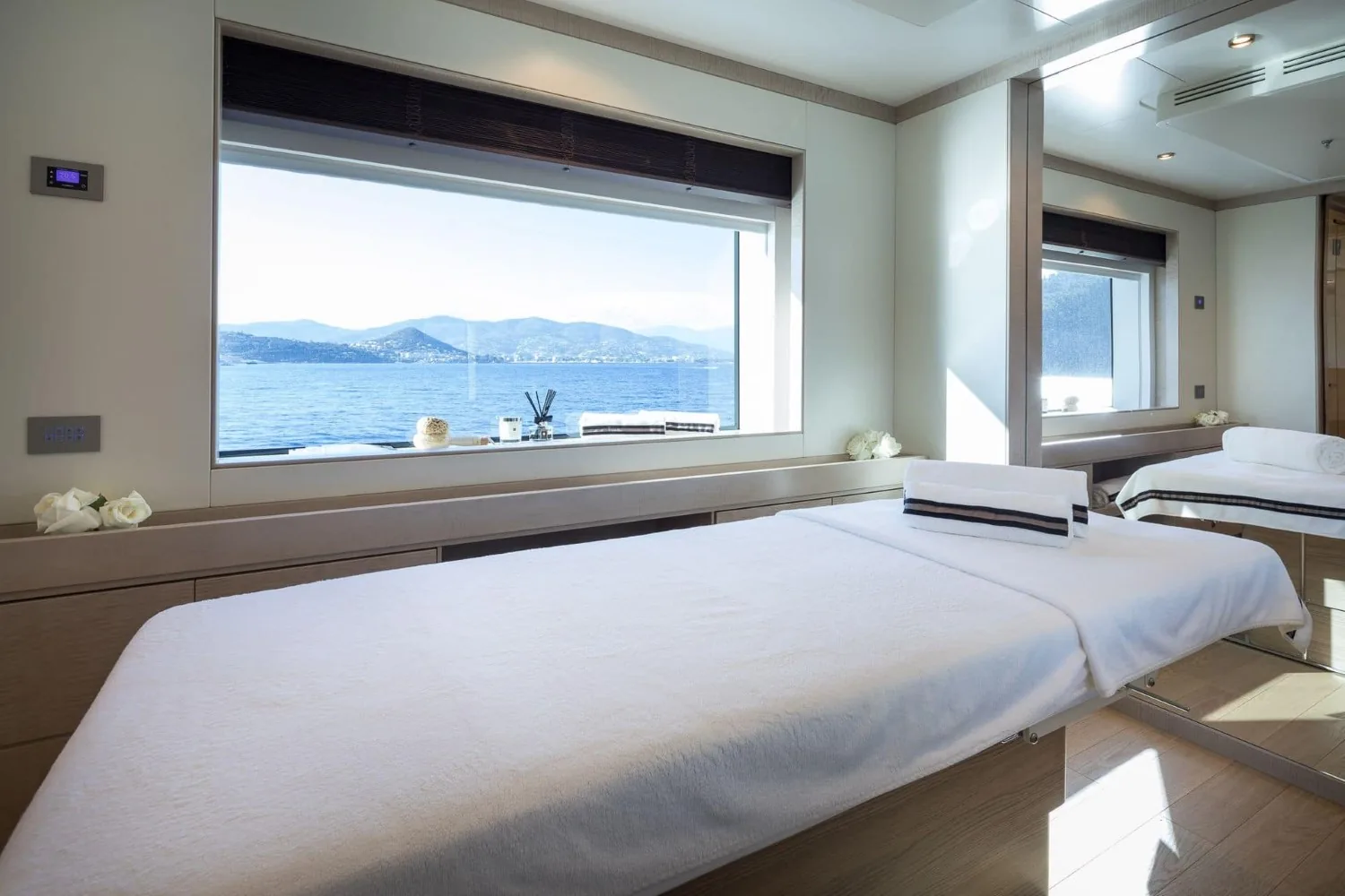 TRIUMPH - photo 46 yacht charter Cannes
