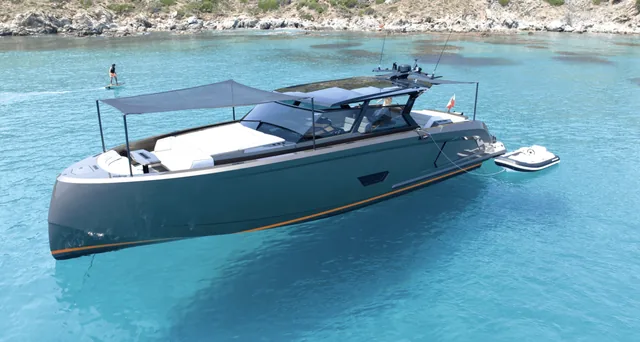 Vanquish VQ58, location bateau Cannes