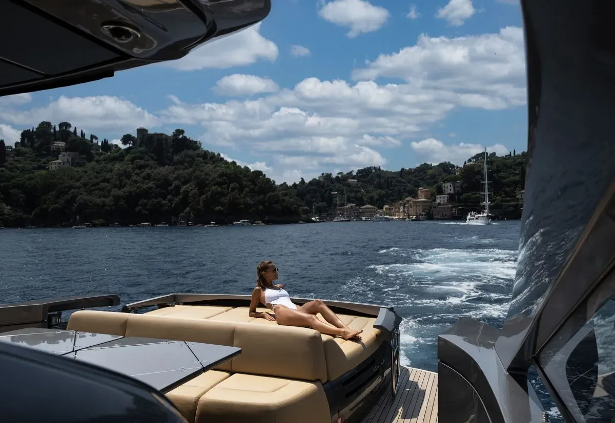 VELES - photo 7 yacht charter Cannes