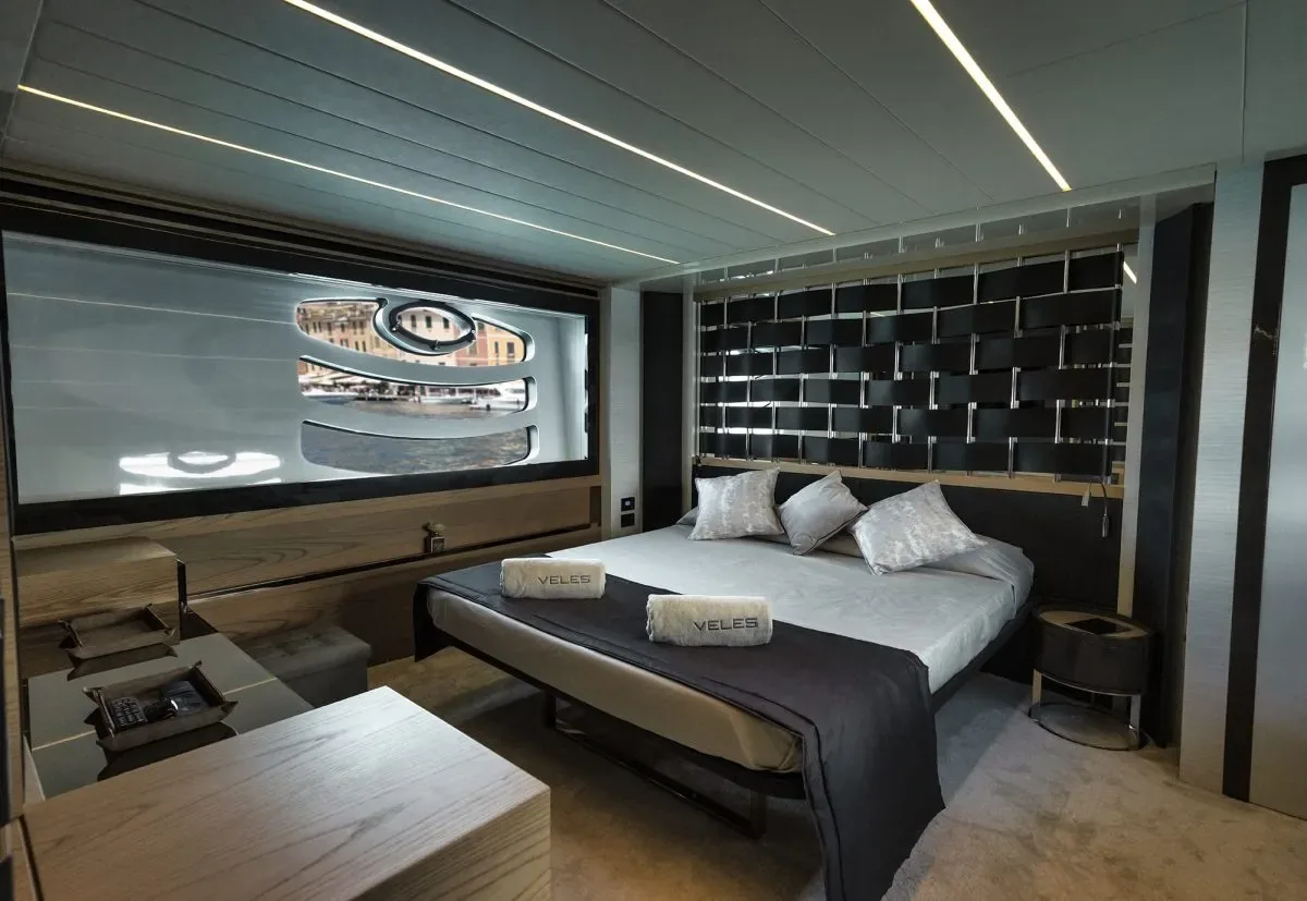 VELES - photo 15 yacht charter Cannes
