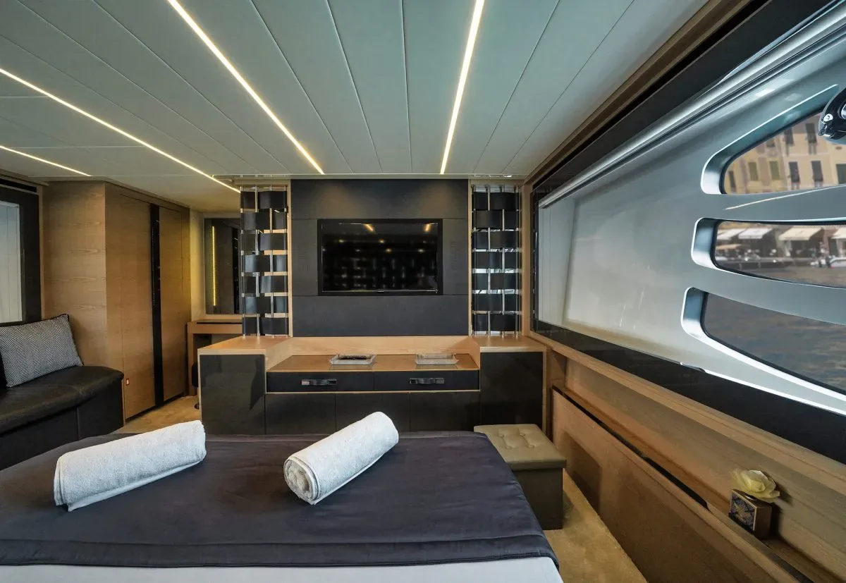 VELES - photo 16 yacht charter Cannes