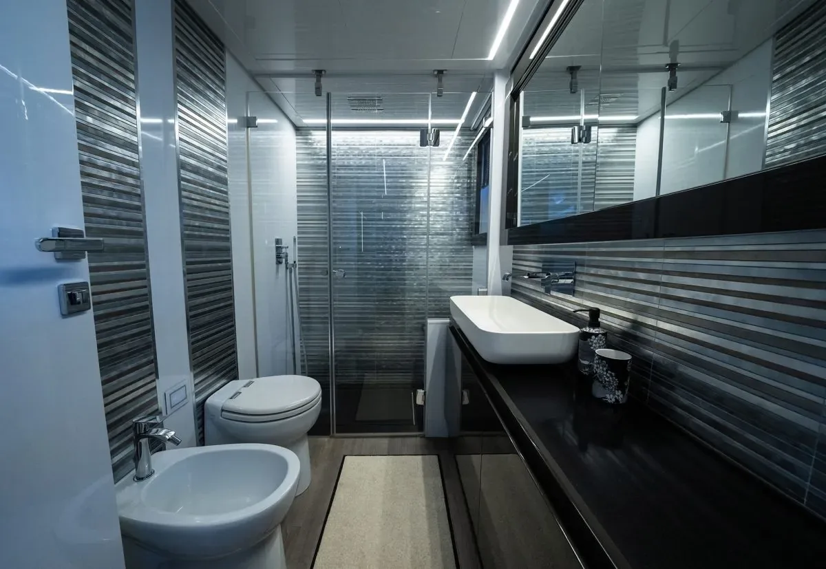 VELES - photo 17 yacht charter Cannes
