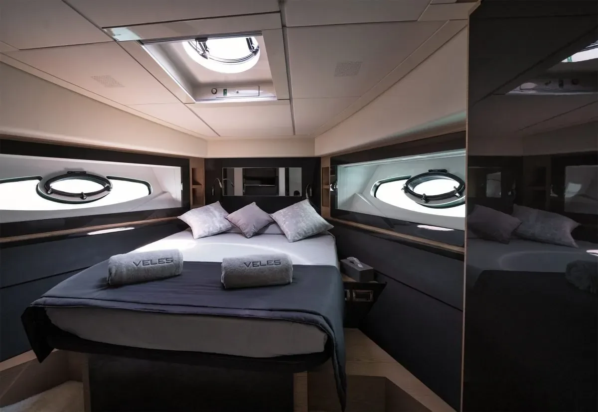 VELES - photo 18 yacht charter Cannes