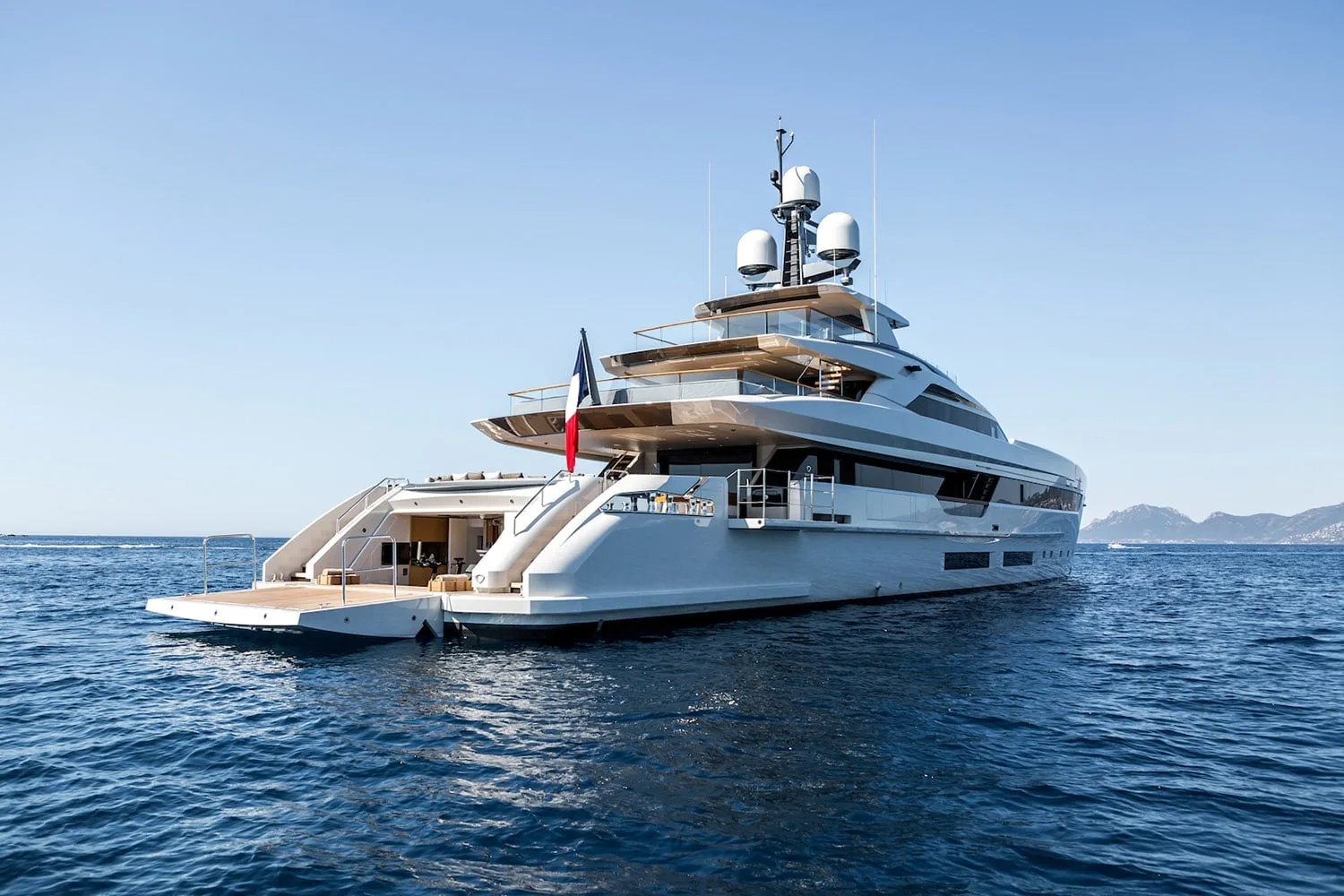 VERTIGE - photo 8 yacht charter Cannes
