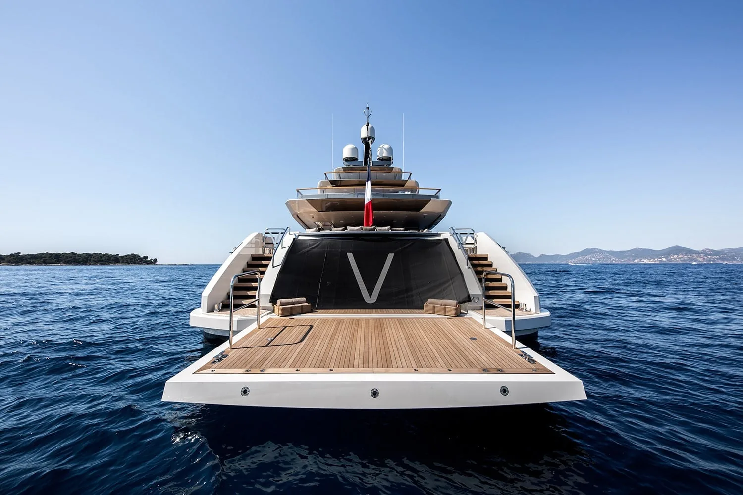 VERTIGE - photo 10 yacht charter Cannes
