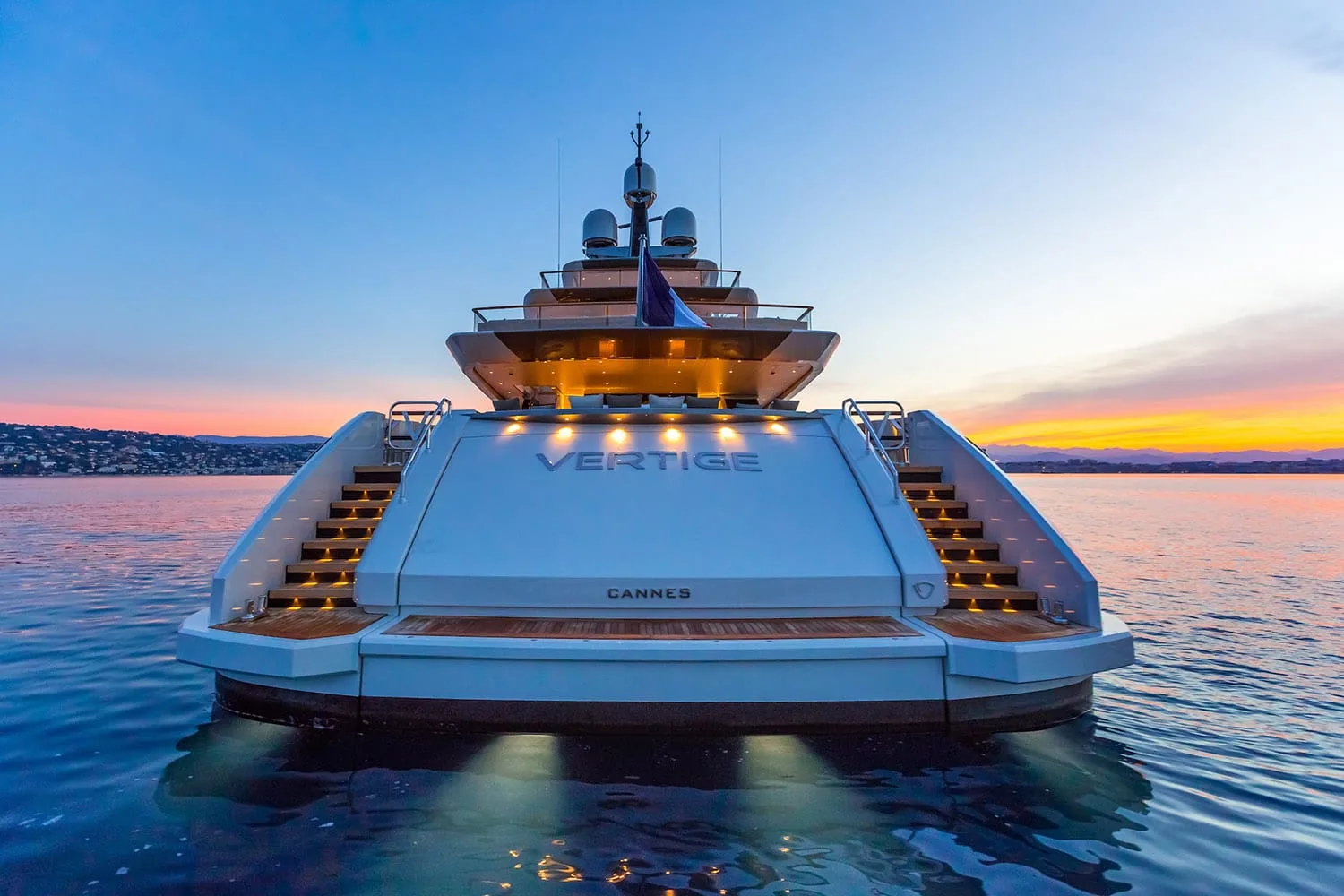 VERTIGE - photo 11 yacht charter Cannes