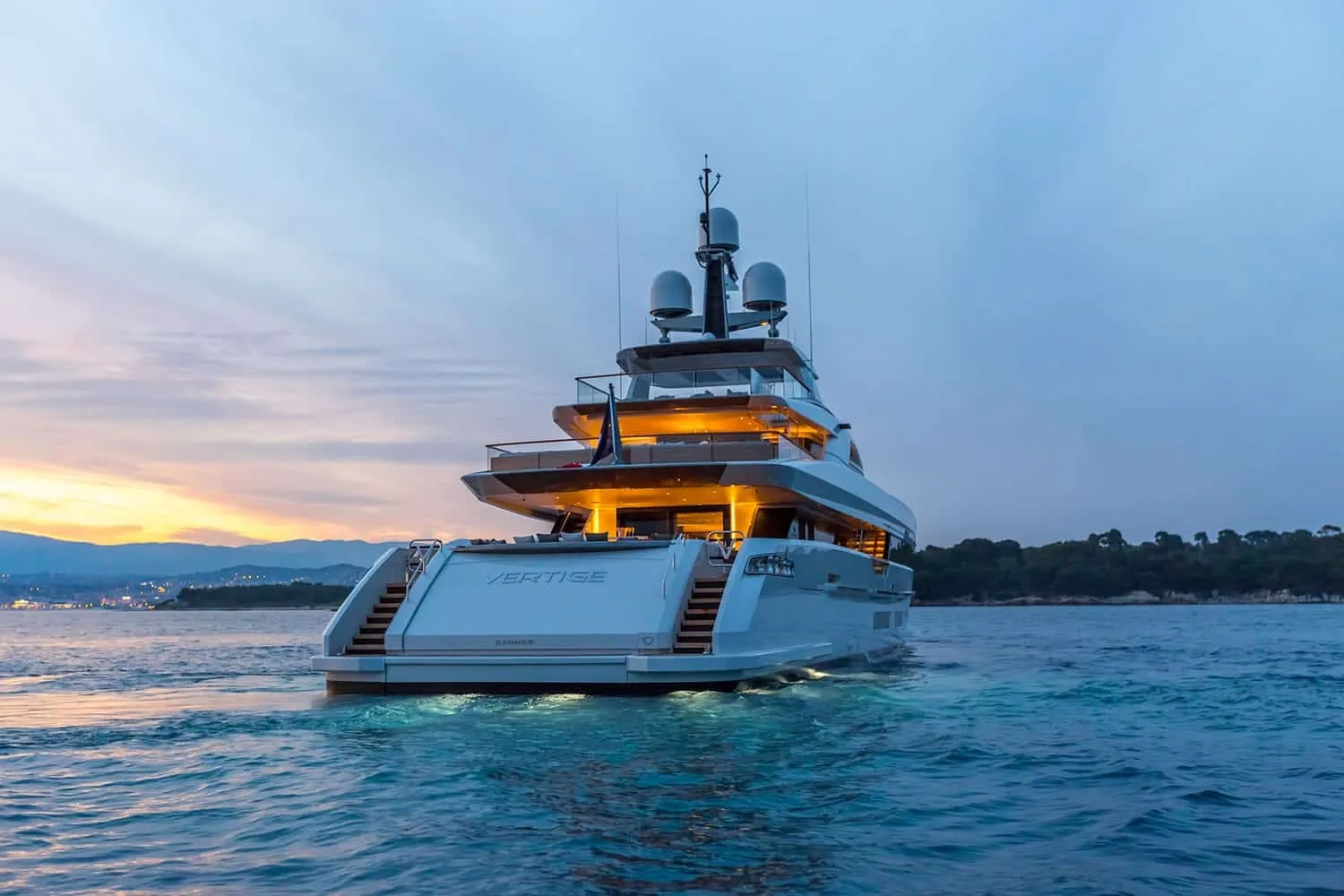 VERTIGE - photo 12 yacht charter Cannes