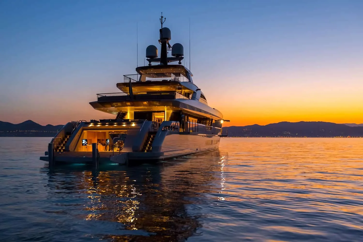VERTIGE - photo 14 yacht charter Cannes