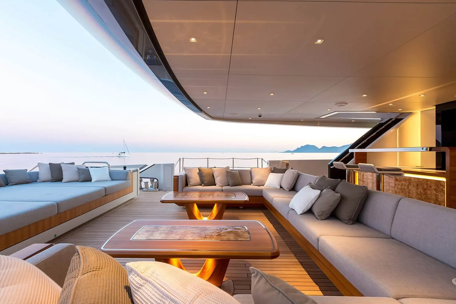 VERTIGE - photo 19 yacht charter Cannes