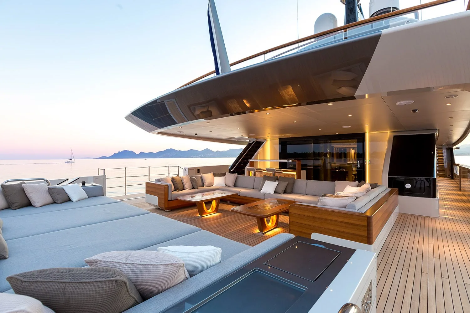 VERTIGE - photo 21 yacht charter Cannes