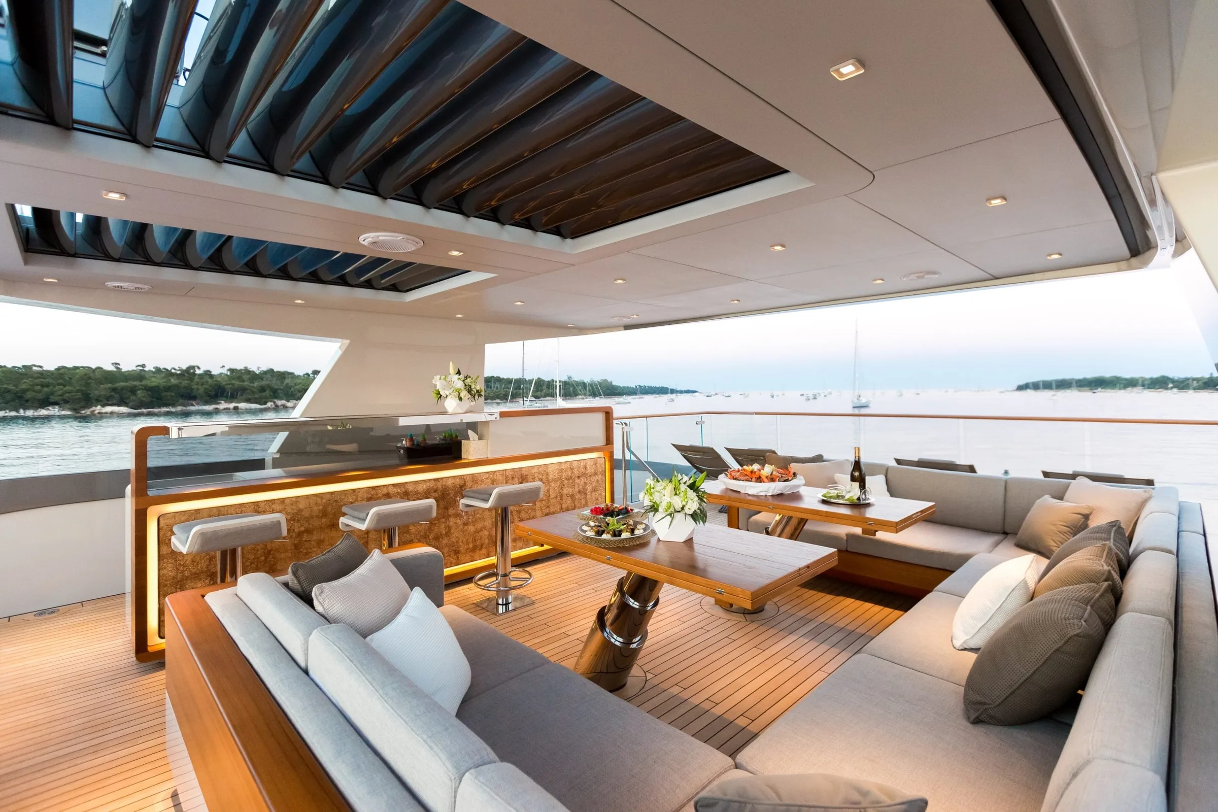 VERTIGE - photo 22 yacht charter Cannes