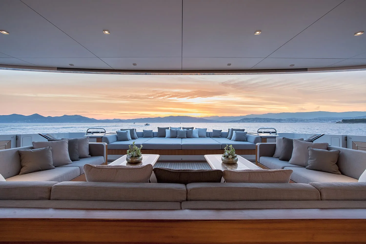 VERTIGE - photo 24 yacht charter Cannes