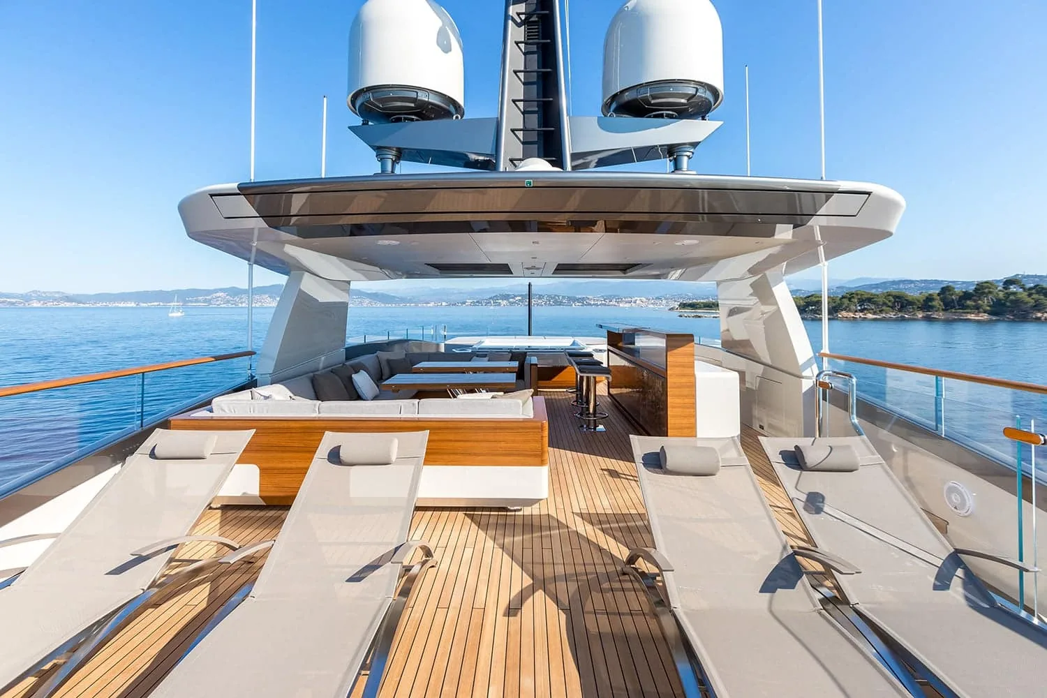 VERTIGE - photo 25 yacht charter Cannes