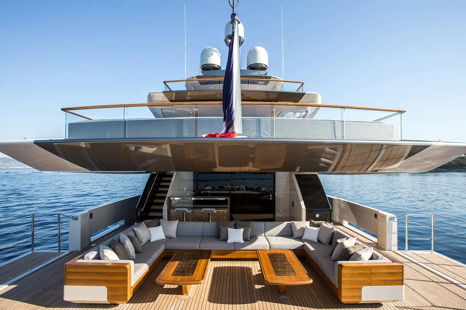VERTIGE - photo 26 yacht charter Cannes