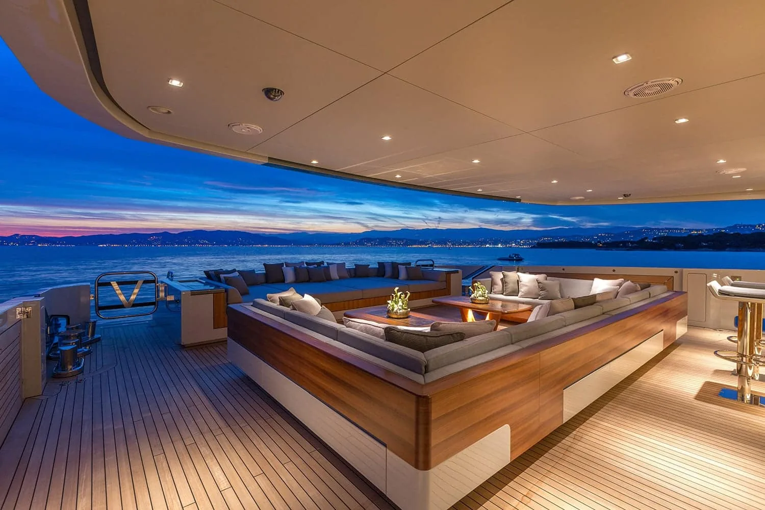 VERTIGE - photo 27 yacht charter Cannes