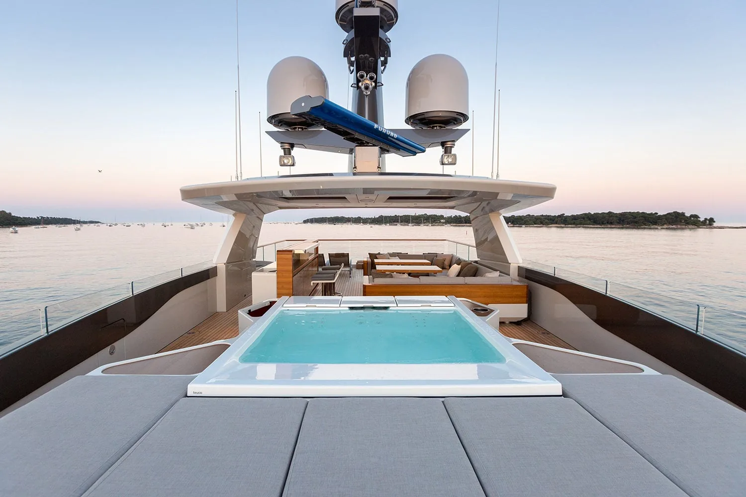 VERTIGE - photo 28 yacht charter Cannes